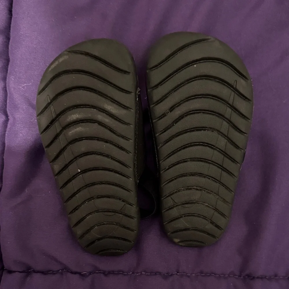 Nike Kids Black and White Slide Sandals - Picture 2 of 2